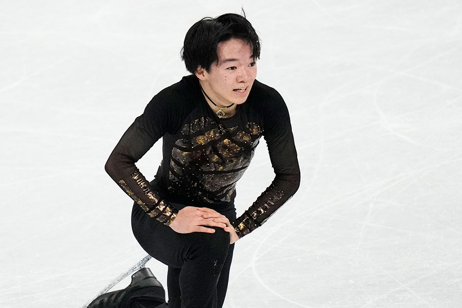 北京五輪フィギュアスケート男子、銀メダルを獲得した鍵山優真【写真：AP】
