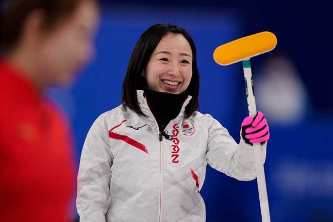 カーリング藤澤五月も涙 敗退ライバル国との感動のハグが「北京五輪名場面」にCBC選出 | THE ANSWER