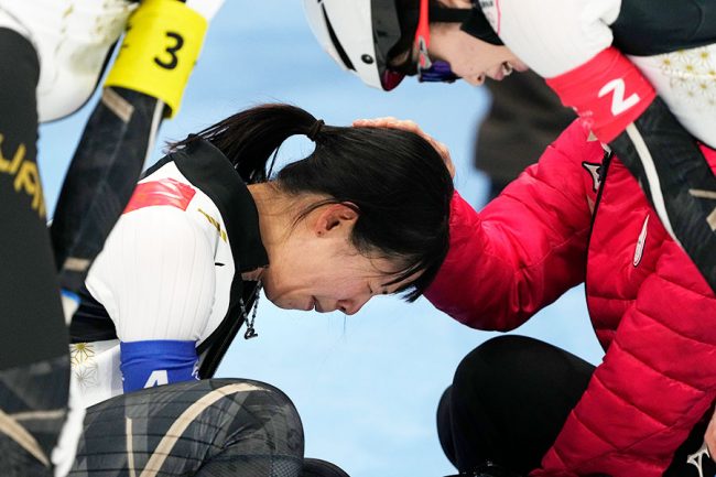 転倒の高木菜那をかばった美帆 姉妹の涙に労い続々 銀も立派 もう泣かないで The Answer