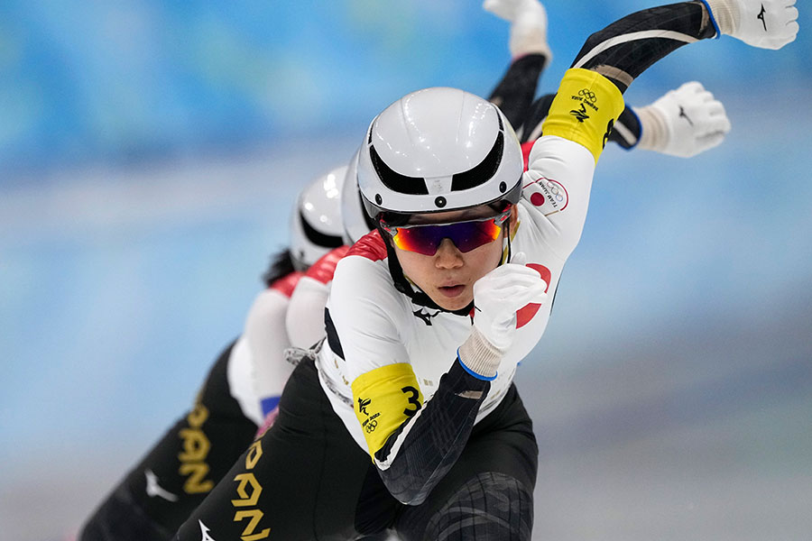北京五輪スピードスケート女子団体追い抜き決勝に臨んだ日本代表【写真：AP】