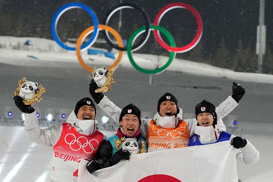 ノルディックスキー複合団体で銅メダルを獲得した日本代表、4選手の結束をトレーナーが語る【写真：AP】