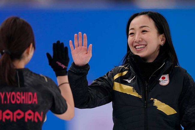 カーリング藤澤五月の手にファッション大国フランスの女性誌が注目「型破りな手法発見」 | THE ANSWER