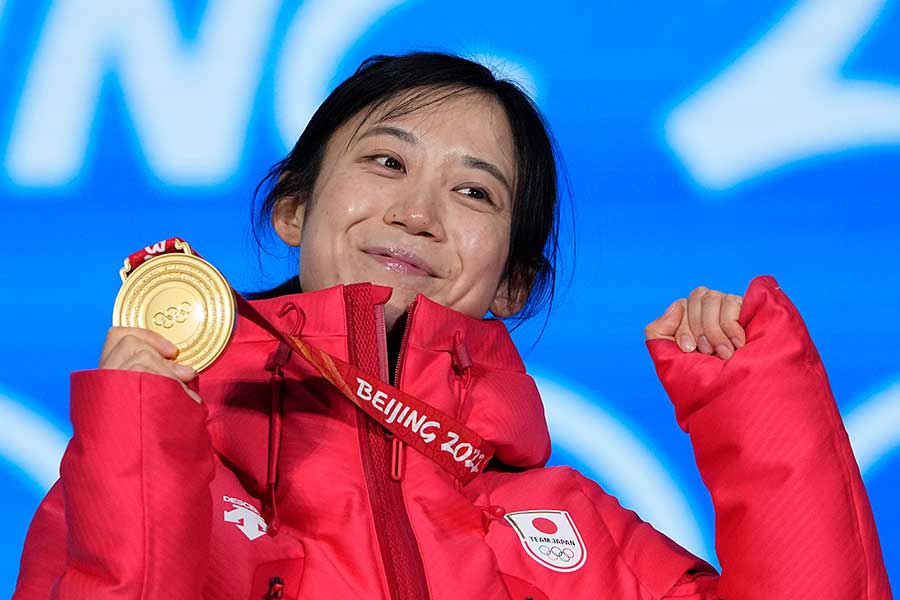 北京五輪・スピードスケート女子1000メートルで金メダルを獲得した高木美帆【写真：AP】