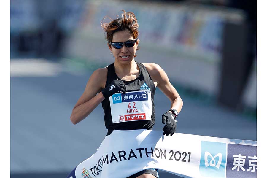 13年ぶりのフルマラソンで7位となった新谷仁美【写真：（C）東京マラソン財団】
