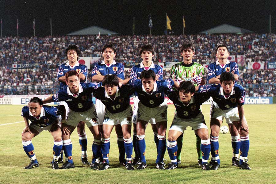 「ジョホールバルの歓喜」と呼ばれた1997年W杯アジア第3代表決定戦の日本代表、川口能活は後列右から2人目【写真：Getty Images】