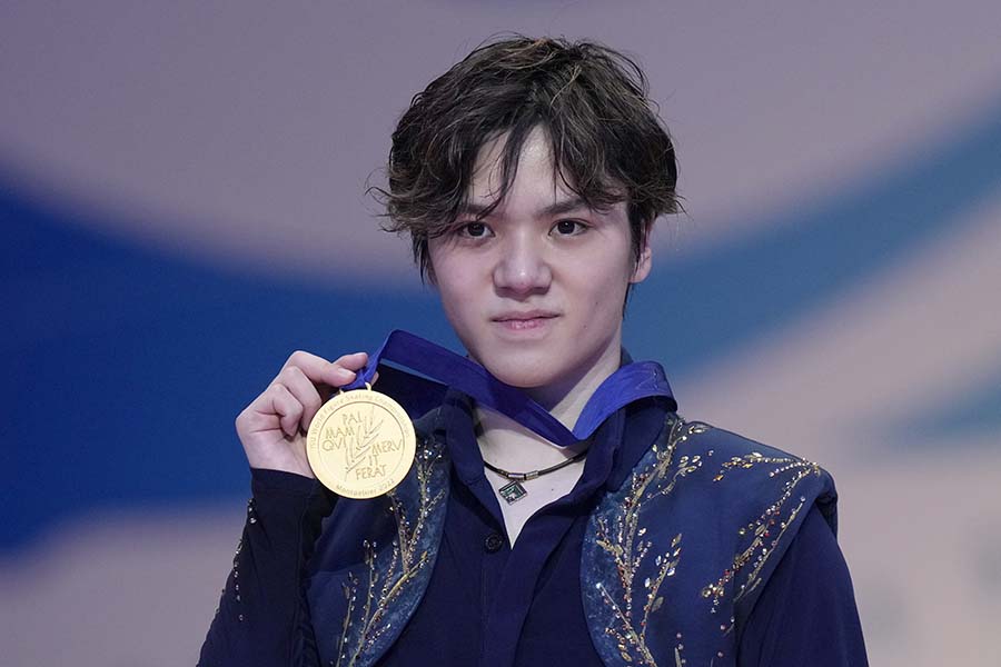 世界選手権で初優勝を飾った宇野昌磨【写真：AP】　