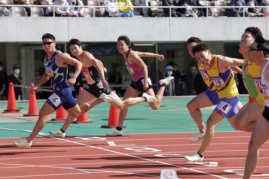 織田記念国際、男子100メートル決勝で優勝した小池祐貴（左）【写真：奥井隆史】