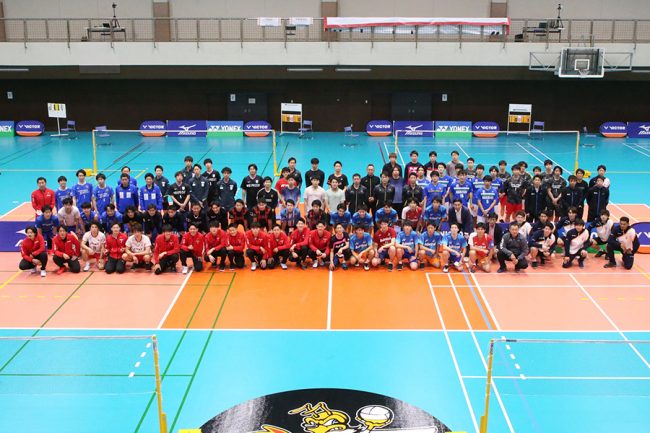 日本バドミントン界でいま深刻な「環境格差」 実業団が交流大会を開催