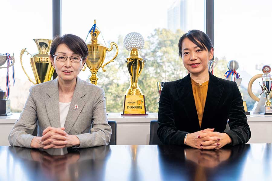 三屋裕子さん（左）と井本直歩子さんがスポーツ界の女性リーダー育成について対談【写真：中戸川知世】