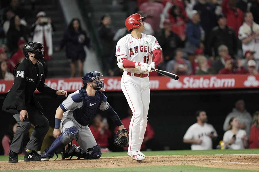 7回にこの日2本目となる満塁本塁打を放つエンゼルスの大谷翔平【写真：ロイター】