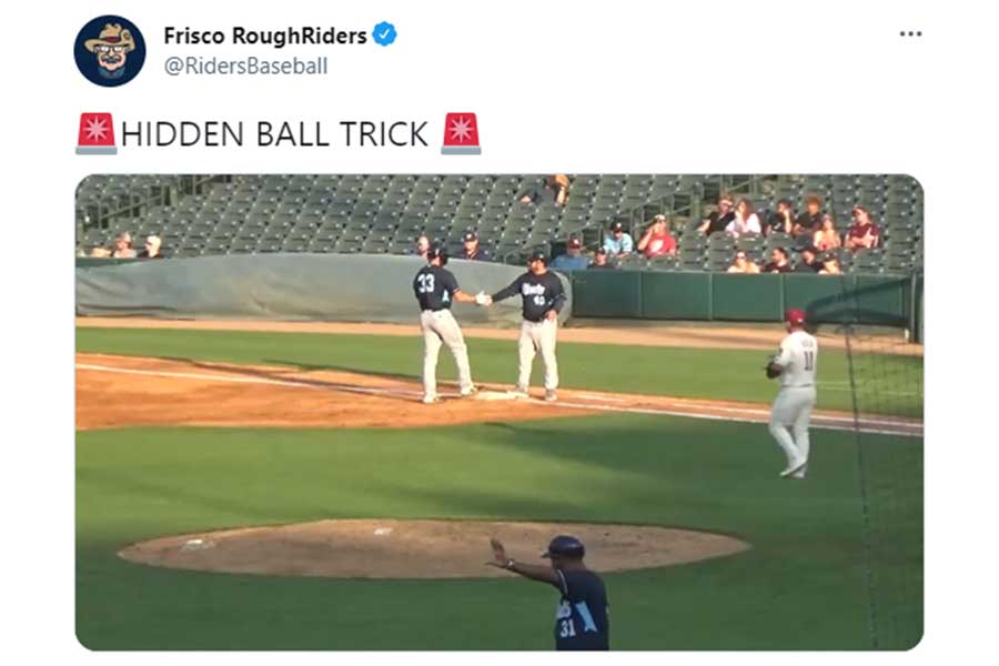 大リーグのマイナーリーグ、一塁手（右）の隠し球が話題を呼んでいる（画像はラフライダーズ公式ツイッターより）