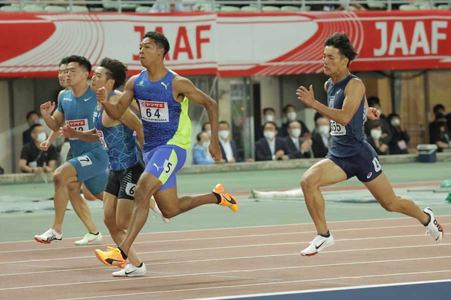 日本選手権、男子100メートル決勝で優勝したサニブラウン・ハキーム【写真：奥井隆史】