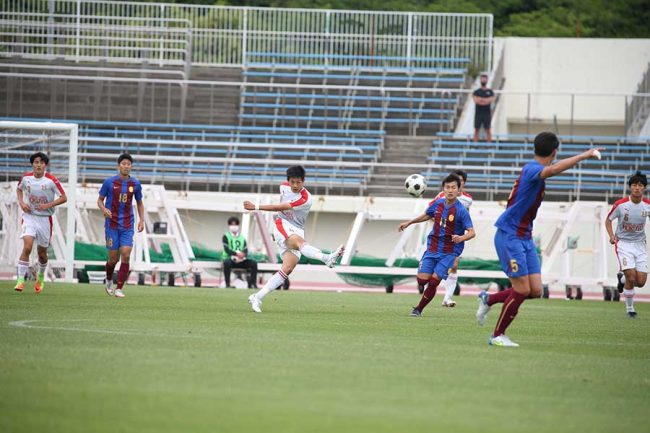 関大北陽 サッカー部 ウォーマー上下 辛抱強く