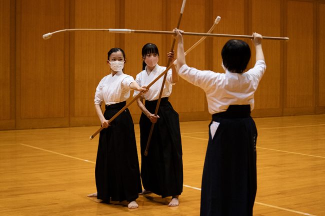 あさひなぐ 1~28　女子高校生薙刀なぎなた 舞台「あさひなぐ」出演の乃木坂46、なぎなた初稽古で講師も驚きの