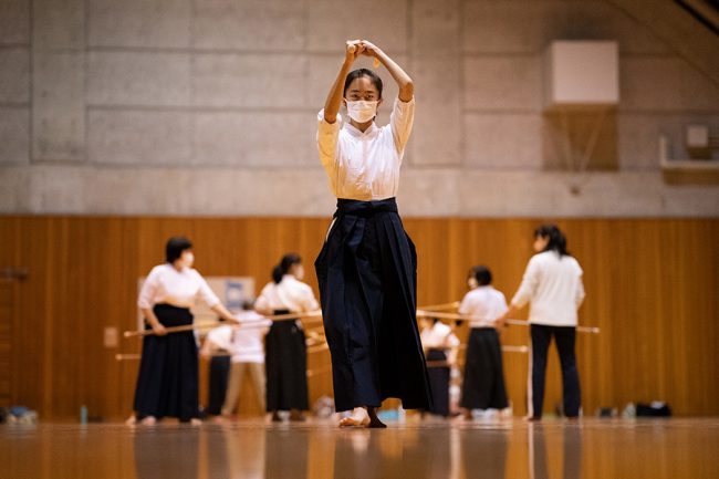 あさひなぐ 1~28　女子高校生薙刀なぎなた 乃木坂46「あさひなぐ」舞台版、配役明らかに。薙刀練習風景も到着