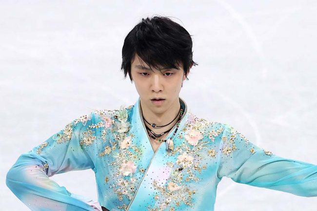 羽生結弦がいる「男子更衣室楽しそう」 鏡越しに撮られた舞台裏の行動