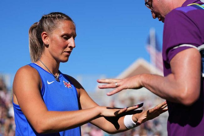 世界陸上で 大変な事故 ポール折れて頭から落下 棒高跳びのアクシデントを英報道 The Answer