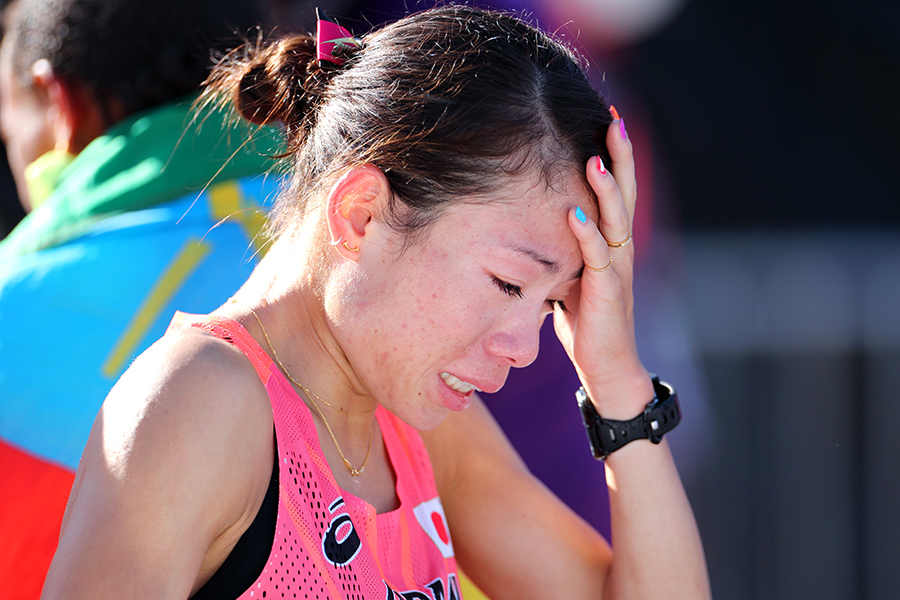 世界陸上女子マラソン、レースを終えた瞬間に涙した松田瑞生【写真：西村尚己/アフロスポーツ】