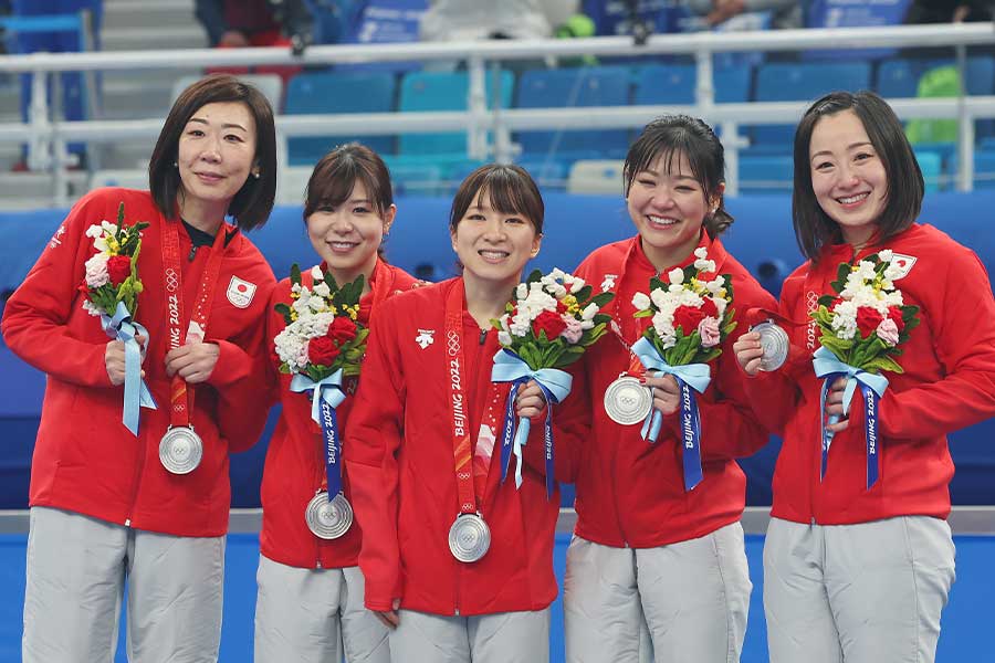 北京五輪に日本代表として出場し、銀メダルを獲得したロコソラーレ【写真：Getty Images】