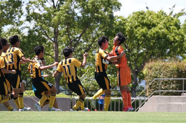 前橋育英、13年ぶりの優勝に王手 名将・山田監督が感謝した「夏の特別