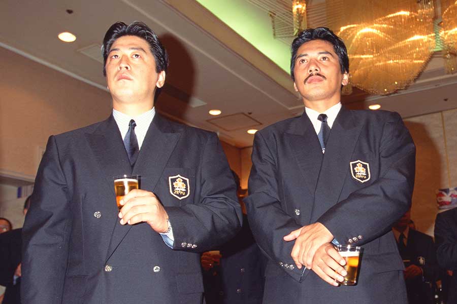 1998年ラグビーW杯アジア予選前に撮影された、日本代表を率いた平尾誠二さんと土田雅人フォワードコーチ（左）【写真：築田純/アフロスポーツ】