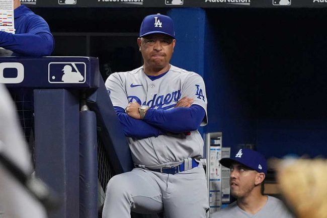 MLBで珍事 晴天だけどライト点灯を監督が熱望、身振り手振りに米ファン