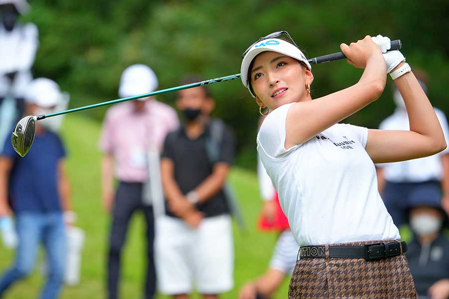 日本女子プロゴルフ選手権コニカミノルタ杯、通算7アンダーで5位に浮上した脇元華【写真：Getty Images】