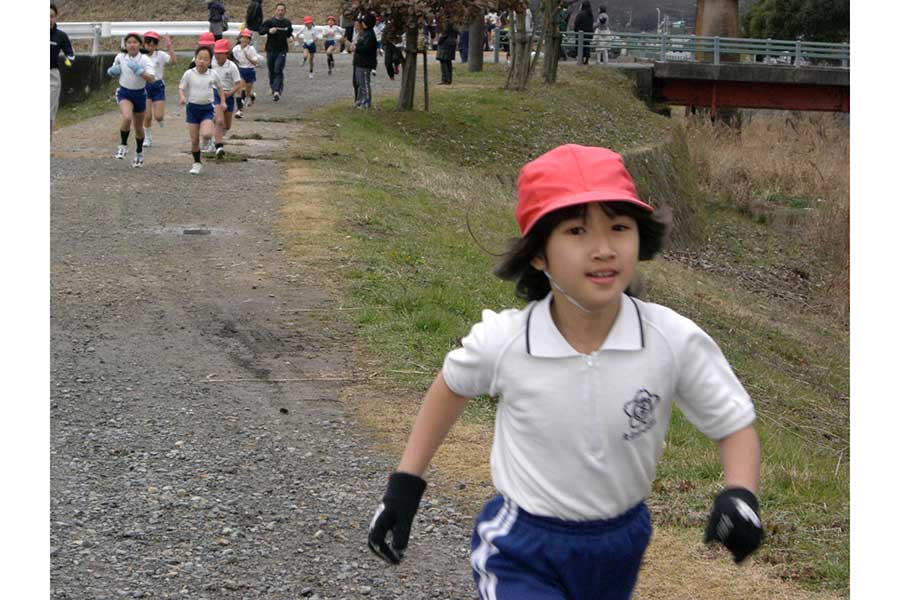 小学生時代の田中、当時から「走れる作家」になりたかった【写真：本人提供】