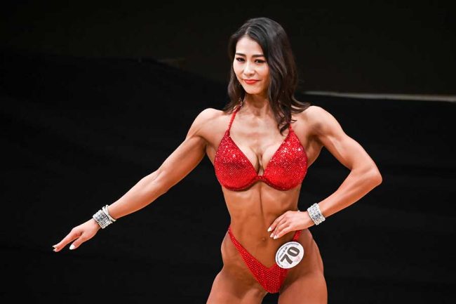 美しい縦割れ腹筋で35歳のママが魅了 ビキニフィットネス全国3位 山之内瑛美の変貌 The Answer