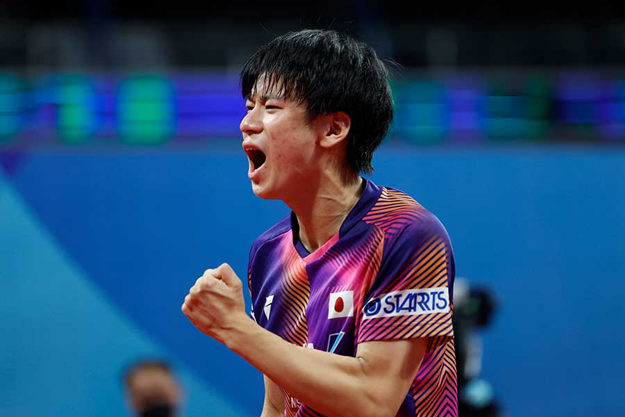 世界卓球、雄叫びをあげる日本の戸上隼輔【写真：Getty Images】