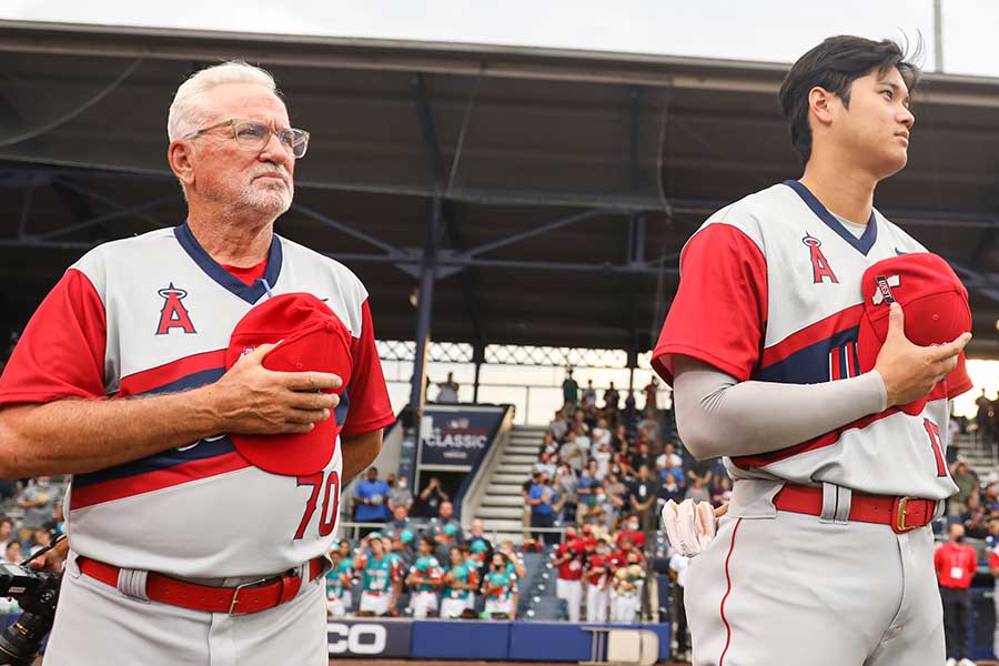 ジョー・マドン前監督と大谷翔平【写真：Getty Images】