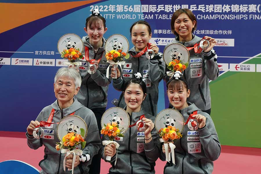 世界卓球で銀メダルを獲得した日本女子チーム【写真：Getty Images】