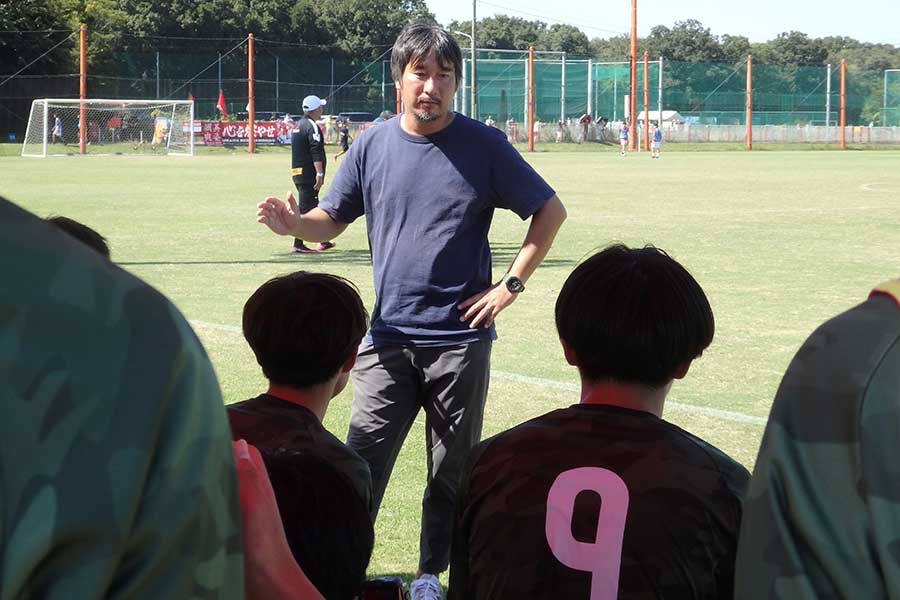 LAVIDAの村松明人監督は個の特長を伸ばす指導が信条だ【写真：河野正】