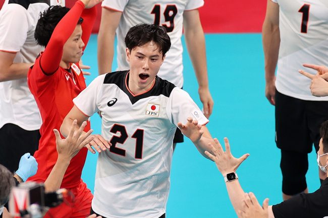 男子バレー日本、漫画みたいな連係攻撃に海外興奮 五輪公式