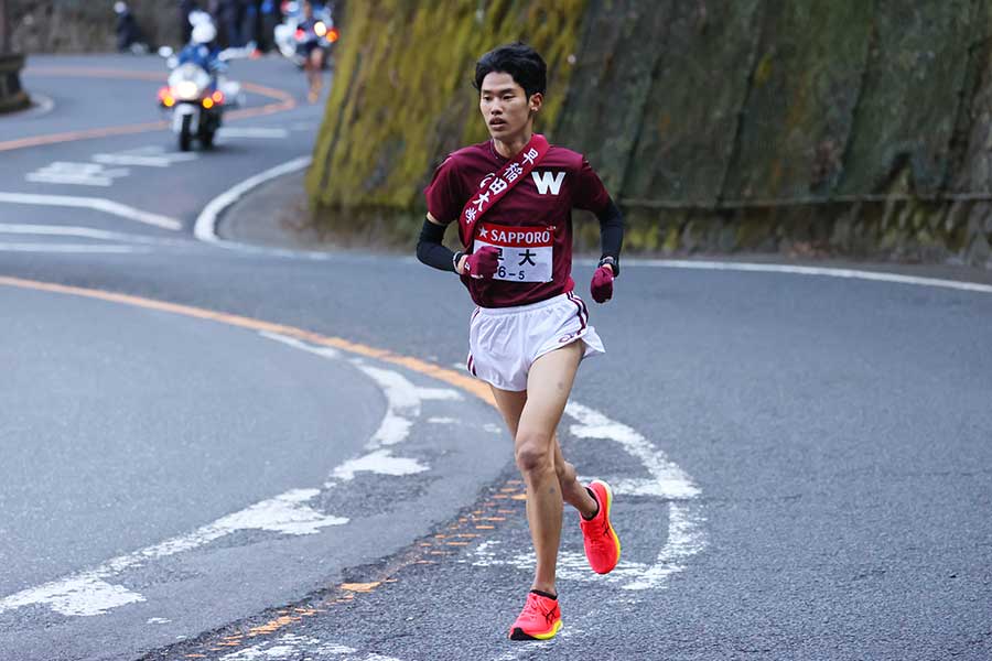 今年1月の第98回箱根駅伝では13位に終わった早稲田大。夏の走り込みを経て予選会を4位で突破した【写真：アフロ】