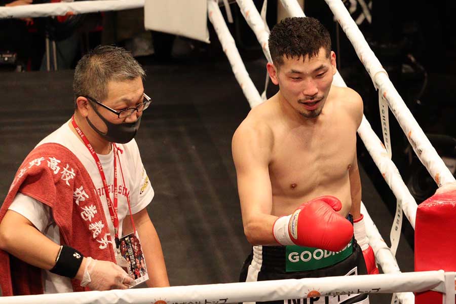 岩佐（右）とセレス小林会長【写真：浜田洋平】