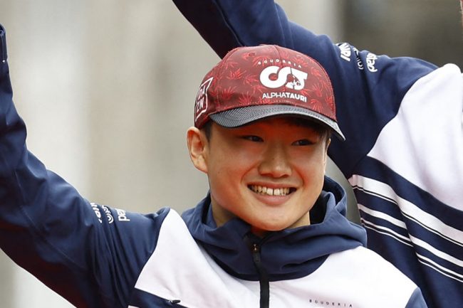 F1角田裕毅、シックな私服でロンドンに出没 海外反響「とっても
