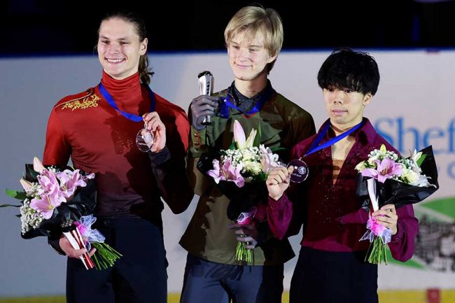 r5a15-1 デニス・バシリエフス バナー ファンタジーオンアイス ランビさんとヴァシリエフスくんが FBでファンの質問に答えた