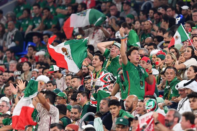 ビール禁止のW杯 どうしても飲みたい海外サポーターの行動に笑撃「天才