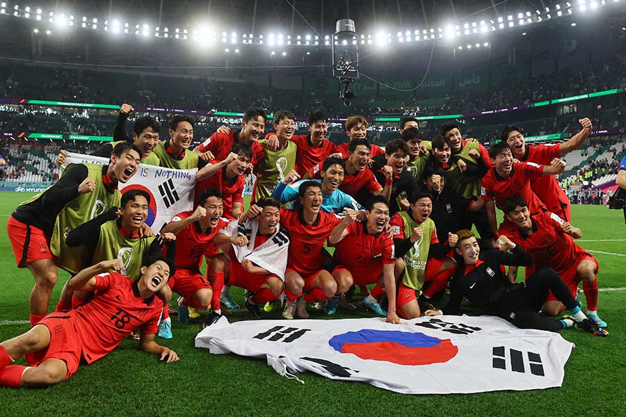 ポルトガルを破り、決勝T進出を決めた韓国【写真：ロイター】