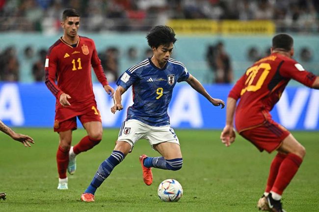 三笘薫がギリギリ残した決定的瞬間 FIFA見解に海外メディア反応「割っ