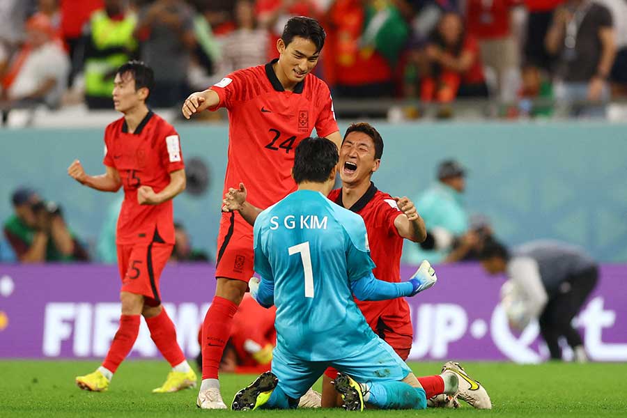 ポルトガルを破り歓喜する韓国代表【写真：ロイター】