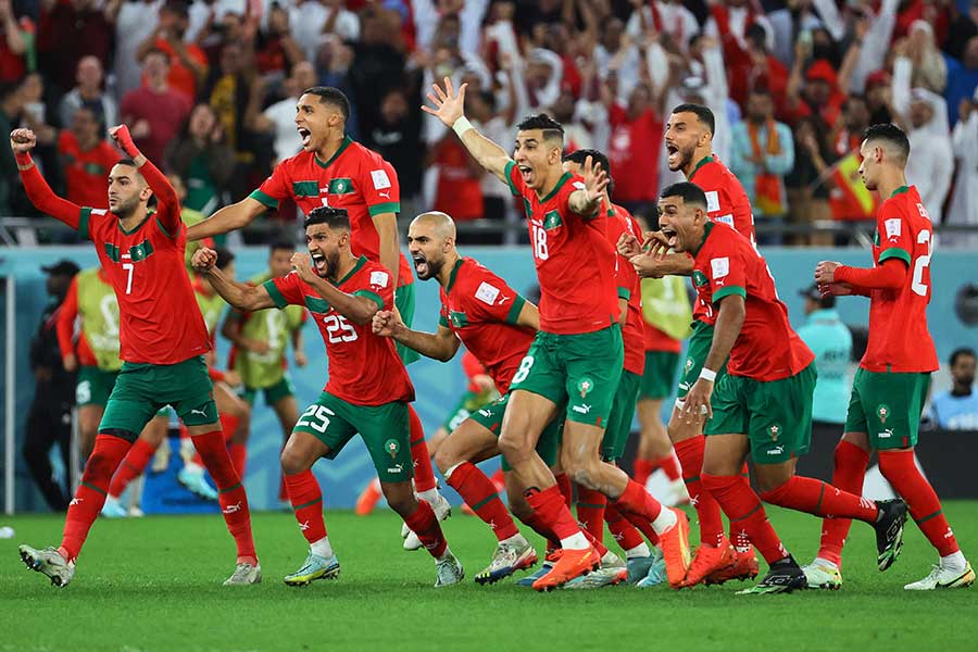 スペインを破って8強入りを決め、大喜びするモロッコ代表【写真：ロイター】