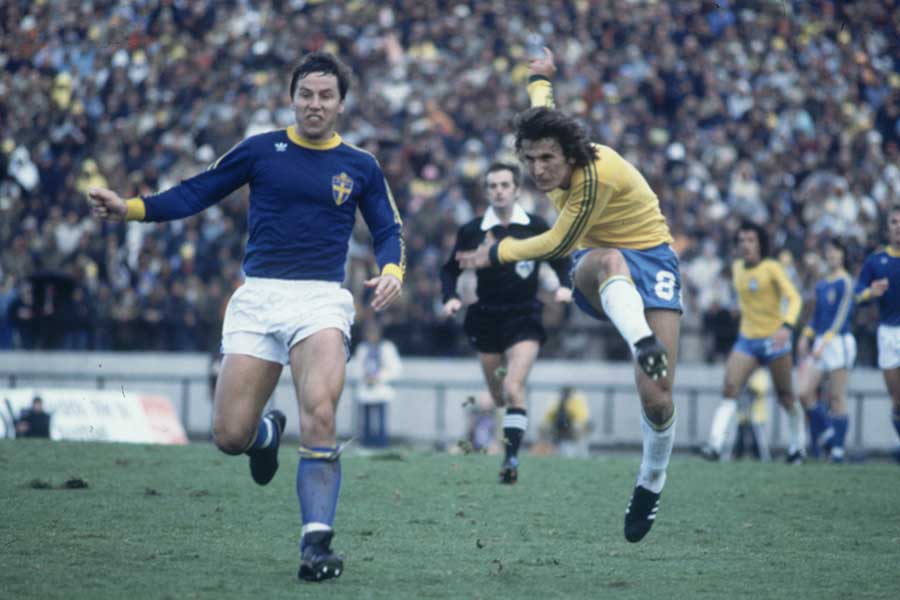 1978年アルゼンチン大会でスウェーデンと対戦したブラジルのMFジーコ【写真：Getty Images】