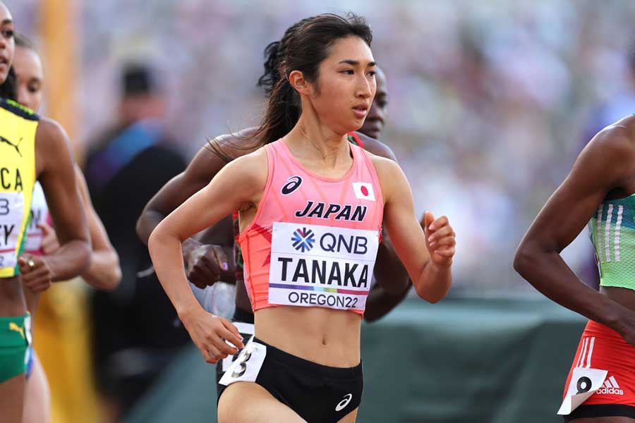 オレゴン世界陸上女子1500メートルの準決勝を走る田中【写真：Getty Images】
