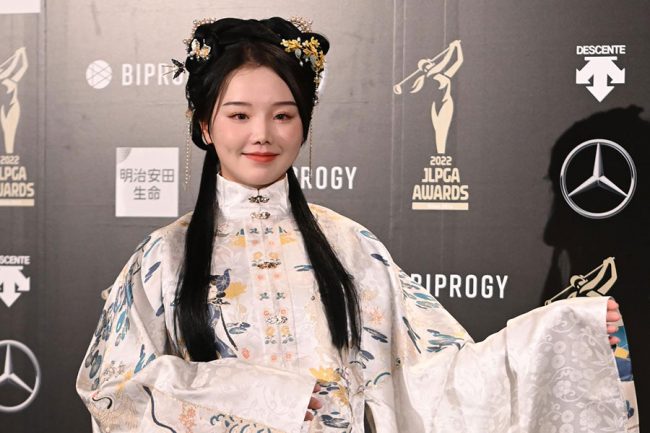 女子ゴルフ表彰式に 清朝時代のヒロインだわ 漢服で降臨したセキ ユウティンが話題 The Answer