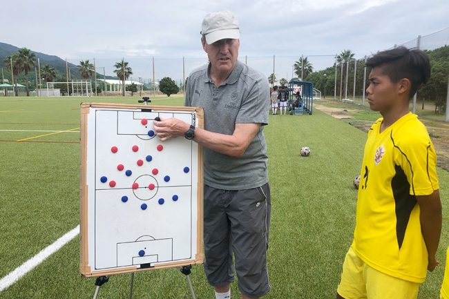 なぜできない！」と絶対言わない 名将ベンゲルの元腹心、部活指導でも