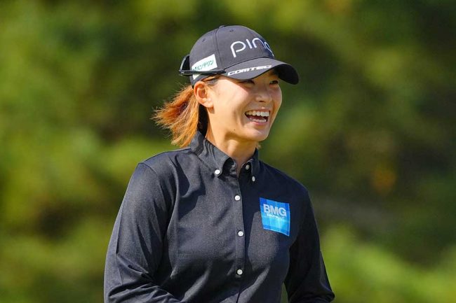 渋野日向子 半袖ポロ3着 ①チューリップ 黒 ②ポピー 濃紺 ③ブルー青 渋野日向子、身長218cm異競技選手と対面 サントリー戦応援で興奮