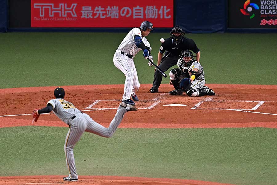 第2打席で3ラン本塁打を放つWBC日本代表の大谷翔平【写真：Getty Images】
