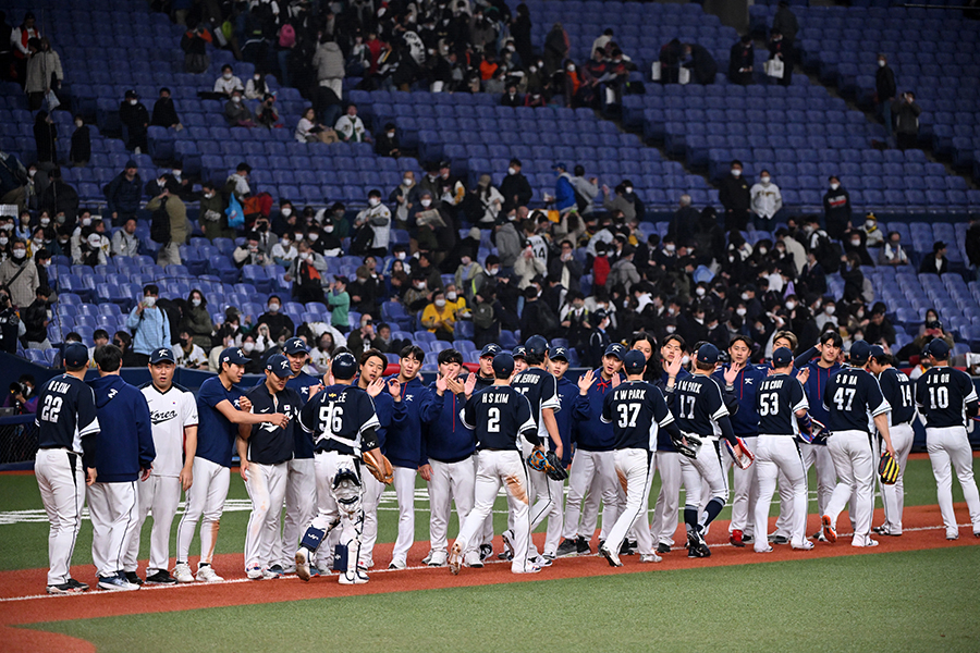 阪神タイガースと強化試合を行った韓国代表【写真：Getty Images】